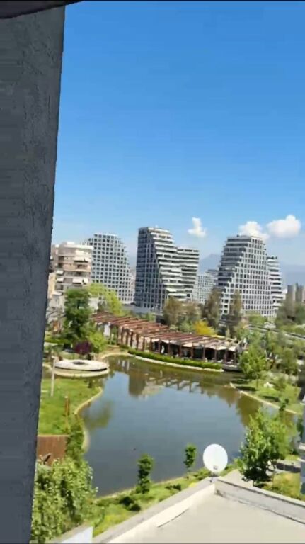 Shitet Apartment Te Kopshi Zologjik 2+1+2