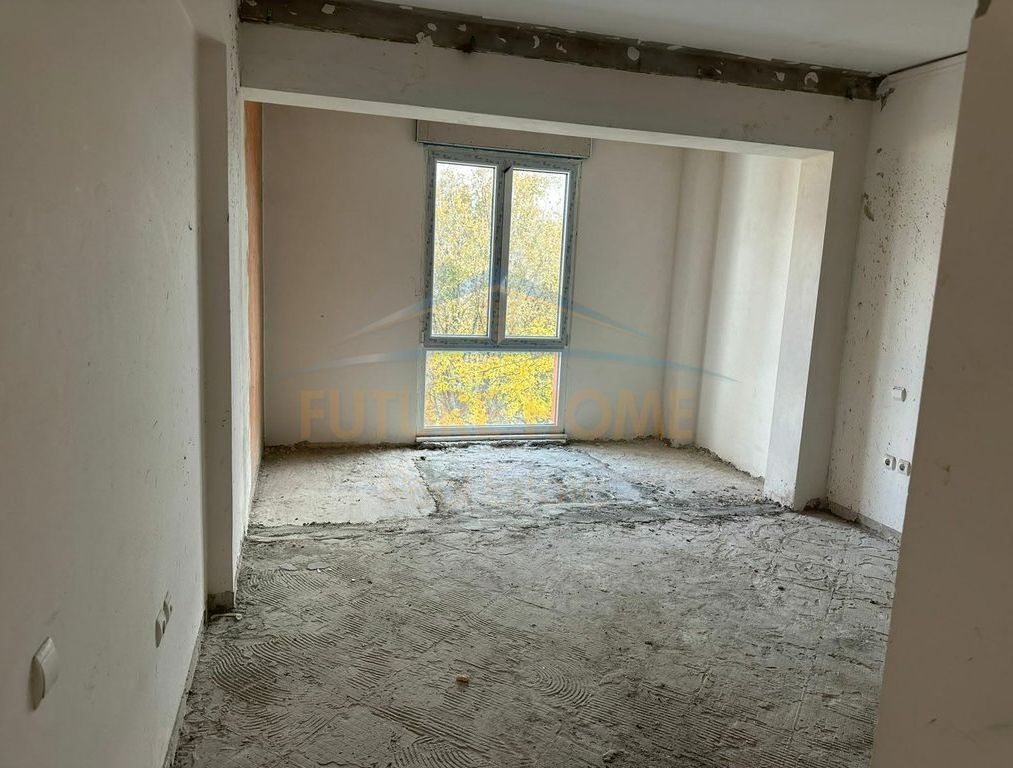 Kreu / Pronat / UNA68212  Kërko Për Apartamente, Toka, Vila, Zyra Për Shitje Ose Qira  Qera, Vilë 5-Katëshe, Kodra e Diellit 2