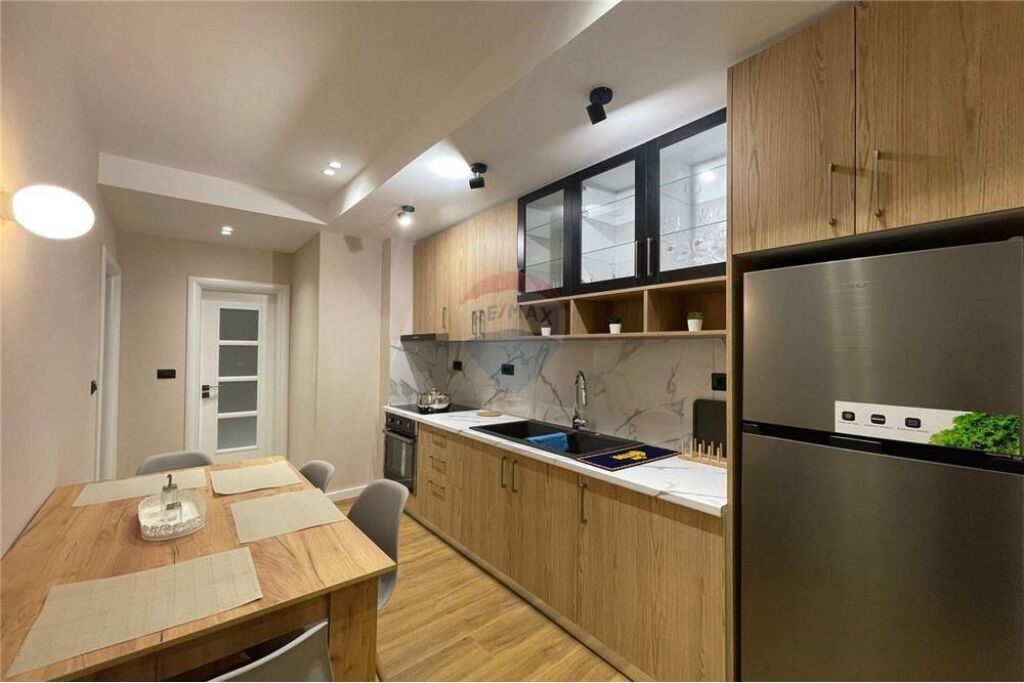 🇦🇱 Apartament 1+1 me Qira – Rruga Dush Strati, Vlorë