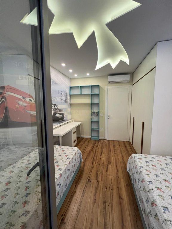 Appartamento 2+1 con veranda e posto auto in affitto nel Complesso Delijorgji