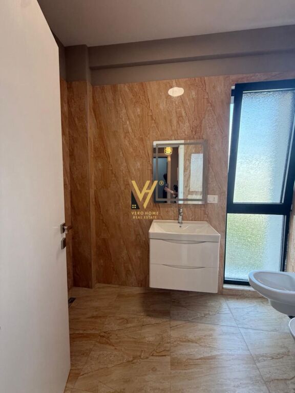 JEPET ZYRE 65 M2 ME QIRA TE QSUT, RRUGA E DIBRES 500 EURO