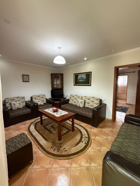 Jepet me qera shtëpi private 2+1