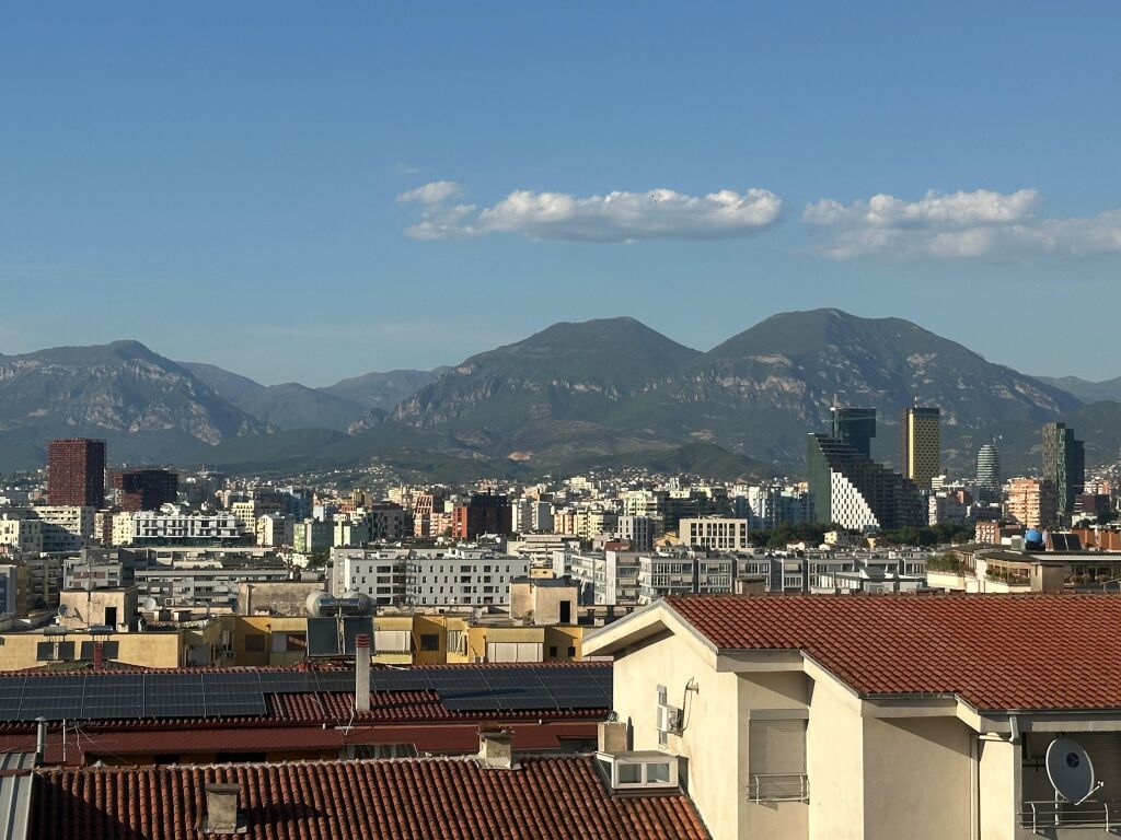 Affittasi Appartamento 2+1+1 con Balcone