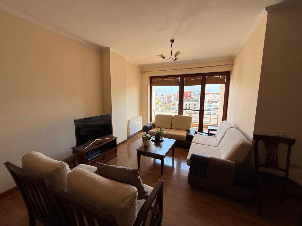 Super cmim, Apartament 2+1 te stacioni i trenit ne shitje