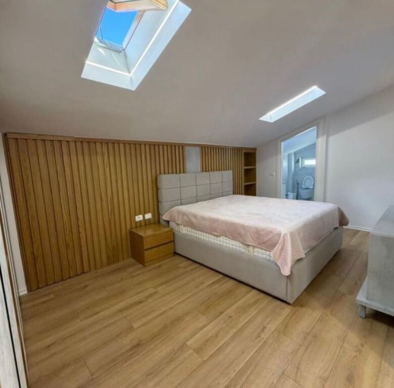 Penthouse per qira tek Secret Garden Residence.