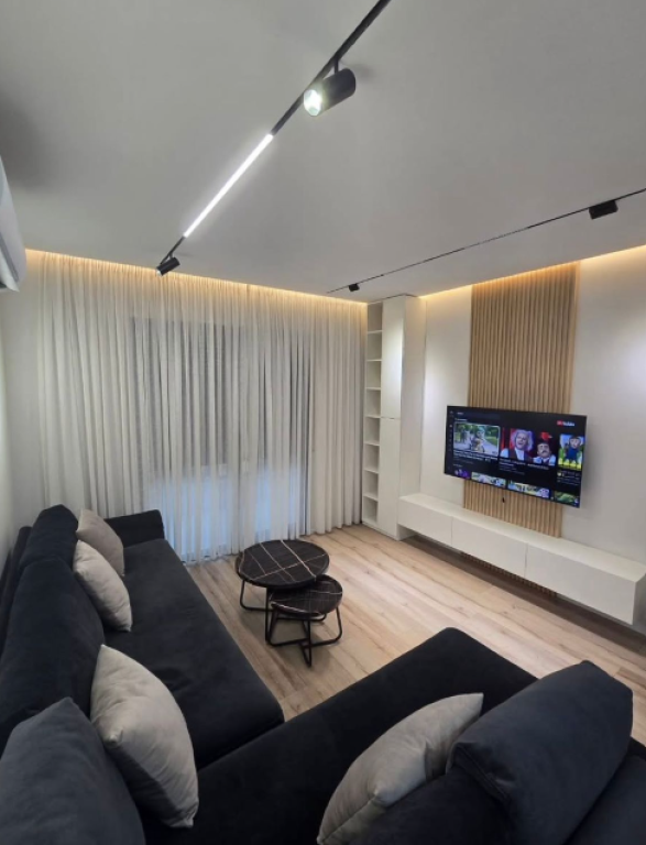 SHITET APARTAMENT 2+1+2 + GARDEROBË – Rezidenca Erli, Kinostudio