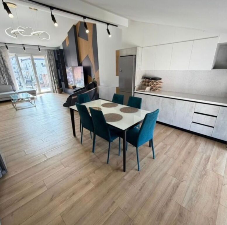 Penthouse per qira tek Secret Garden Residence.