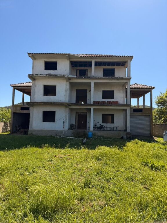 Shitet Ndërtesë 3-Katëshe – Spitallë, Durrës