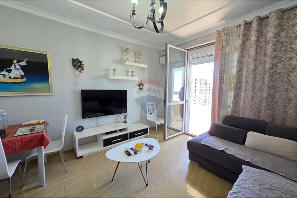 ⸻  🏖️ APPARTAMENTO 2+1 IN AFFITTO A LUNGOMARE, CON VISTA MARE E PARCHEGGIO – VLORË