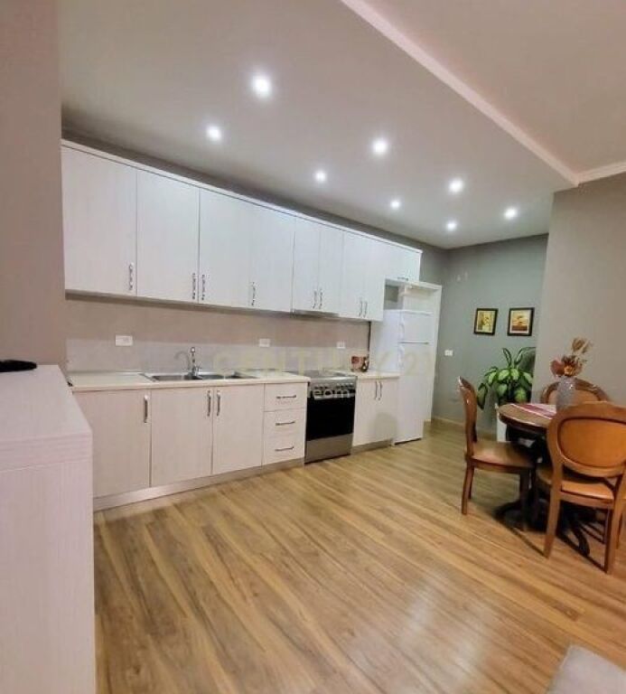 Apartment for rent 1+1 at Komuna e Parisit