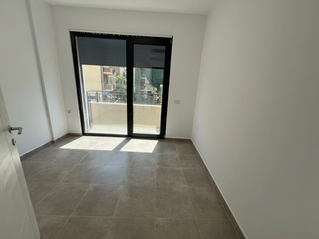 AMBIENT PER BIZNES 3+1 ME QERA