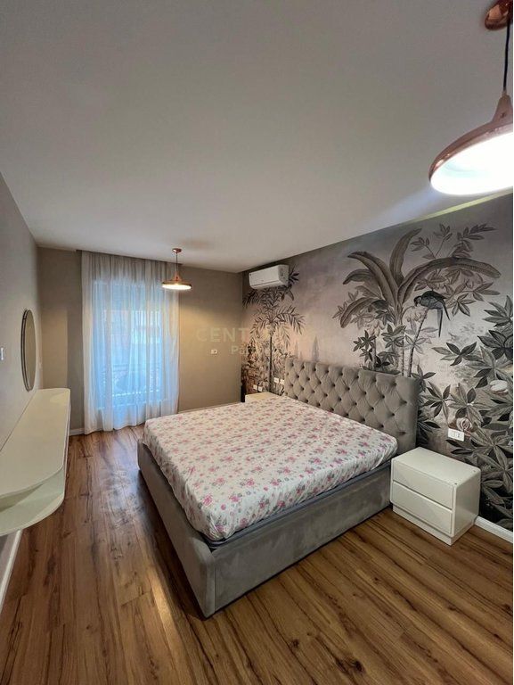 Appartamento 2+1 con veranda e posto auto in affitto nel Complesso Delijorgji