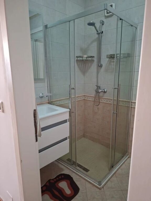 🏢Nella zona di Blloku, si affitta appartamento arredato 2+1+2: 1.000 Euro