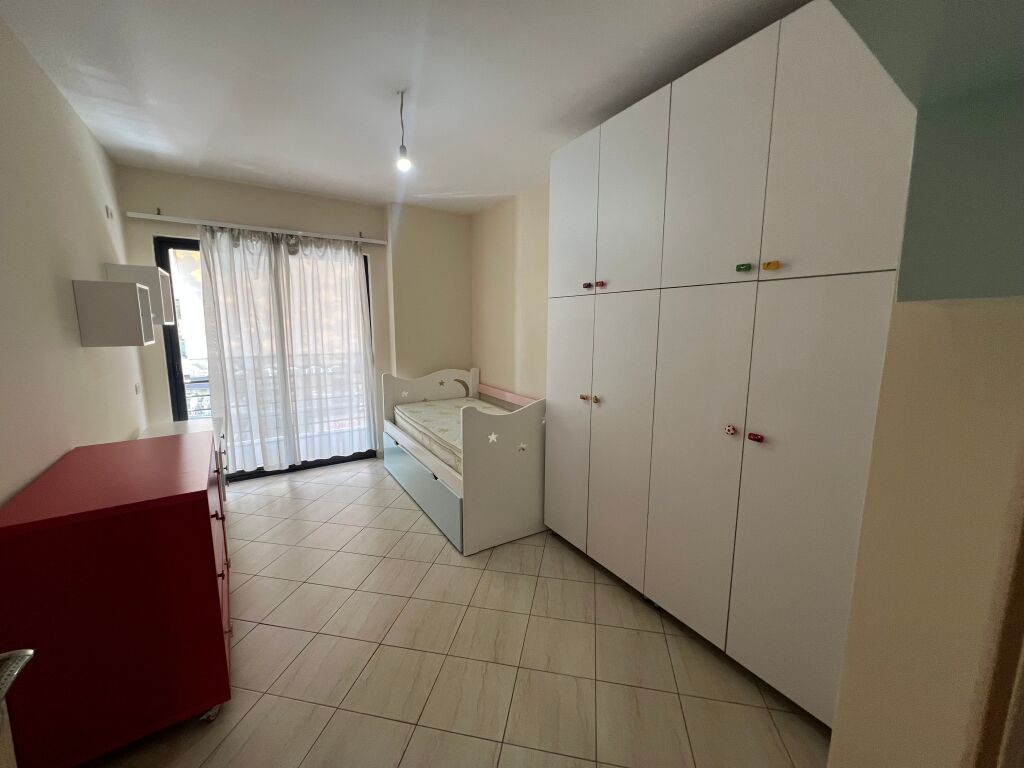 2+1+2 Me Qera, Rrethi i Astirit, Lokacion i Mire