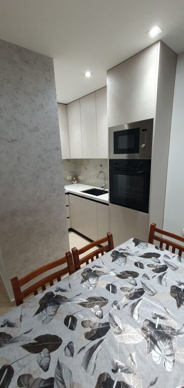 JEPET ME QERA APARTAMENT 2+1+2 NE STACIONIN E PARE TE PLAZHIT, DURRES