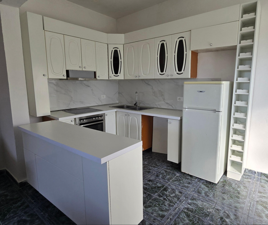 Rent | Shtëpi private 2 + 1 | Qyteti Studenti | 450 €/month