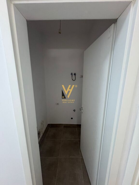 JEPET ZYRE 160 M2 ME QIRA TE LIQENI I THATE 150.000 LEKE