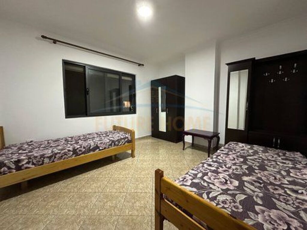 Shitet, Apartament 2+1+2, Unaza e Re