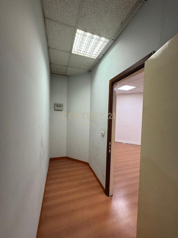 COMMERCIAL SPACE FOR SALE IN THE CENTER