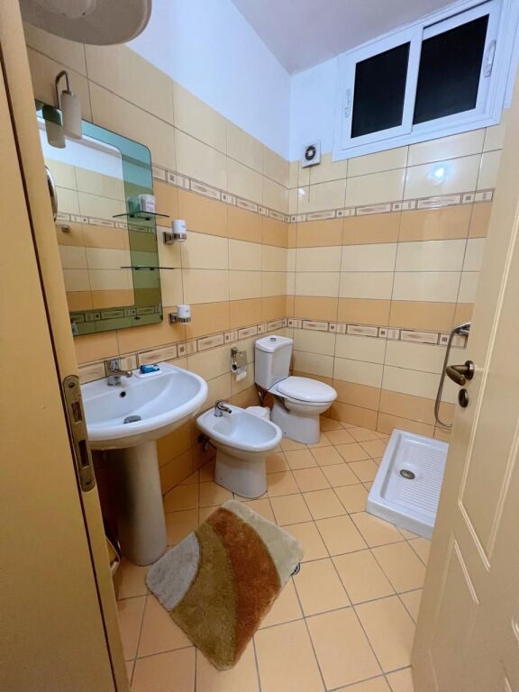 🌊 Appartamento 1+1 in affitto a lungo termine – Lungomare, Vlora