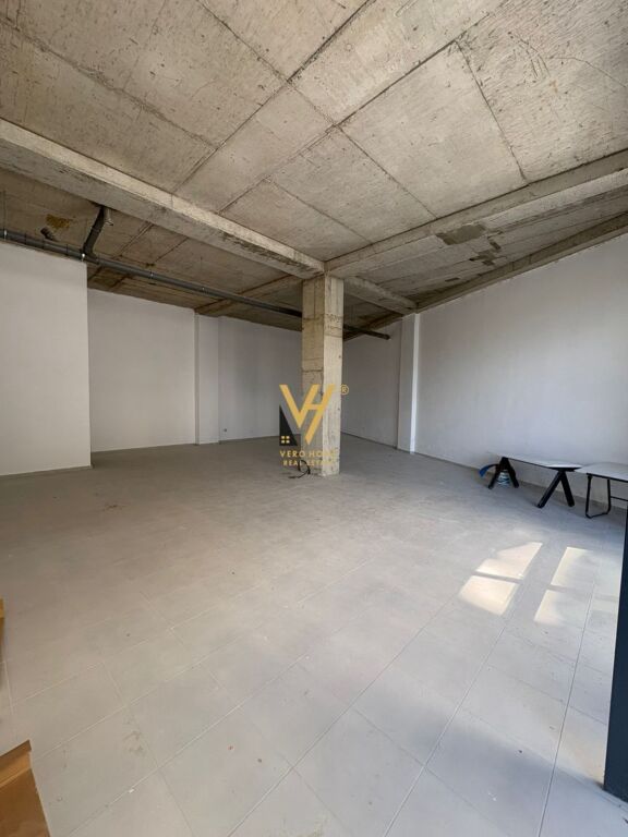 JEPET AMBIENT BIZNESI 170 M2 ME QIRA TE LIQENI I THATE 200.000 LEKE