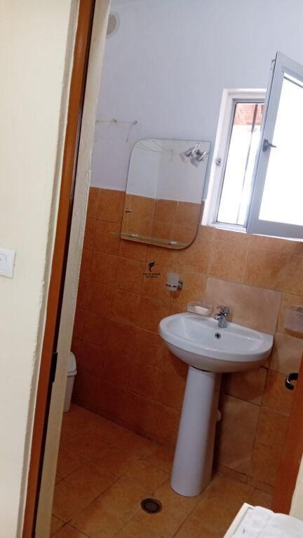 GARSONIERE ME QERA 43M2 21 DHJETORI 30.000 LEKE FH-71441