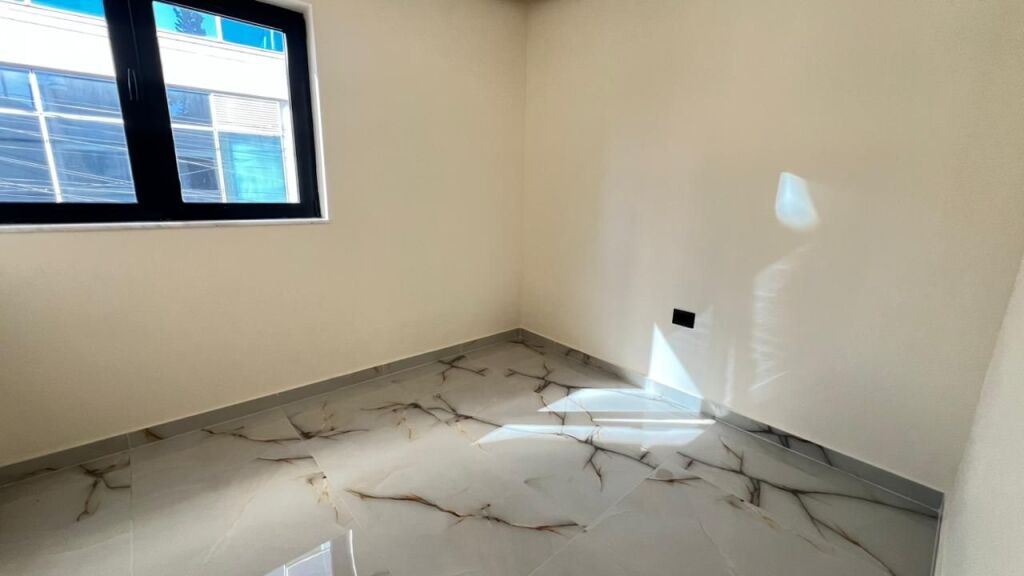 Ambjent zyrash me qira pranë Fakultetit Ekonomik