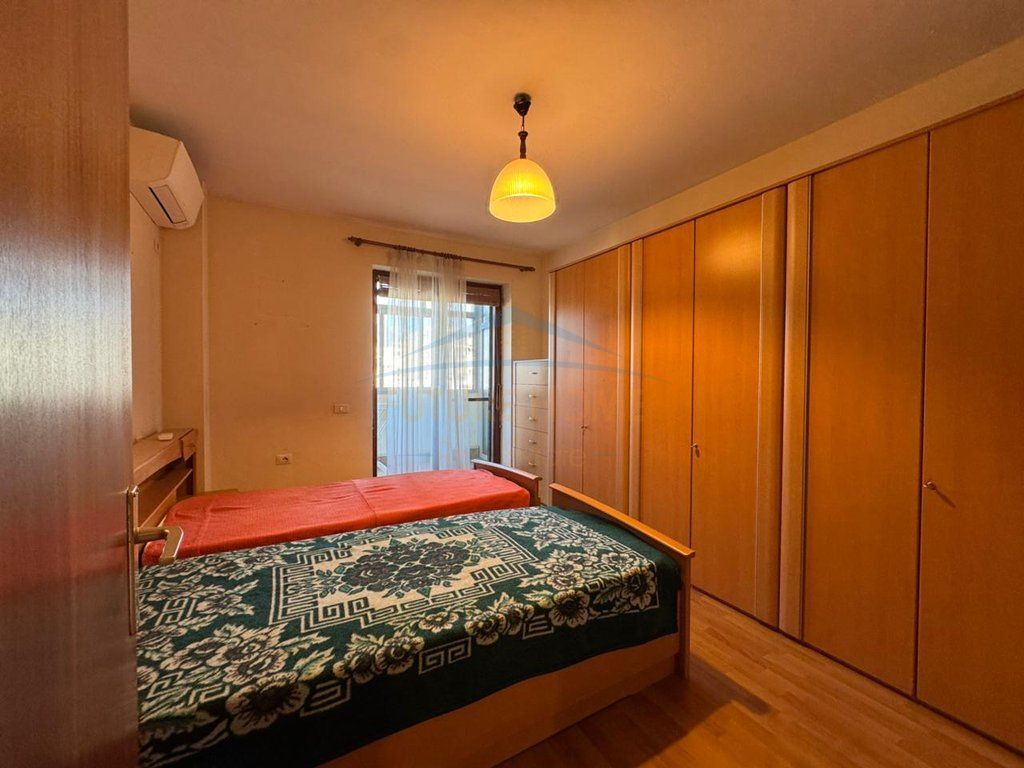 Shitet, Apartament 2+1, Rruga e Barrikadave, Tiranë. Empire68231