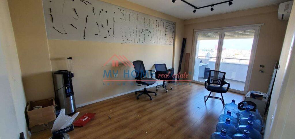 Zyre me qera tek Komuna e Parisit ne Tirane