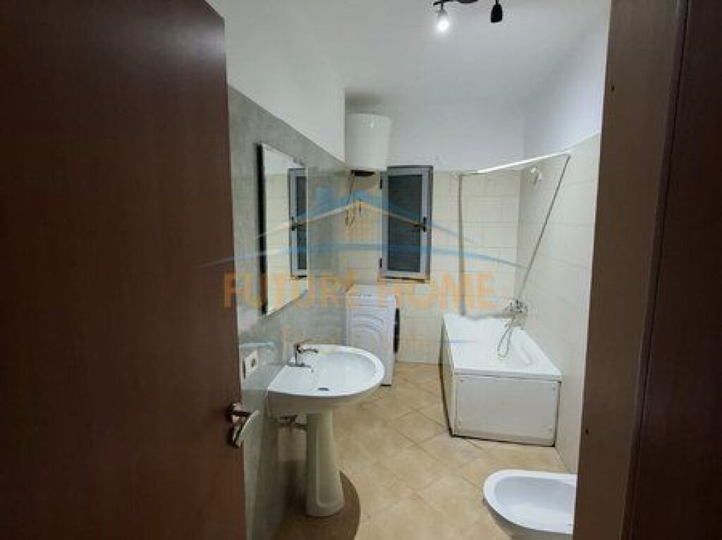 Shitet, Apartament 2+1, Unaza e Re