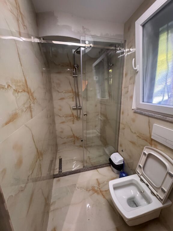 Jepet me 2+1 tek Liqeni Thate