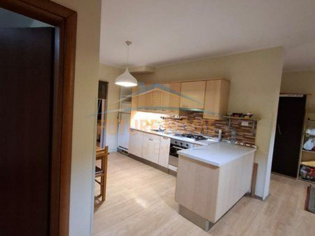 Shitet, Apartament 2+1, Unaza e Re