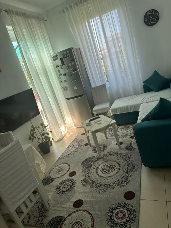 Bllok Jepet apartament me qira 1+1 Kafe Roma
