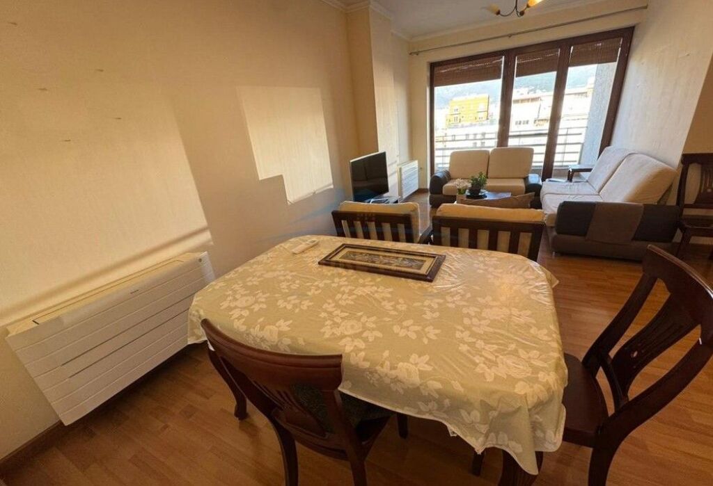 In vendita, Appartamento 2+1, Via Barrikadave, Tirana.​