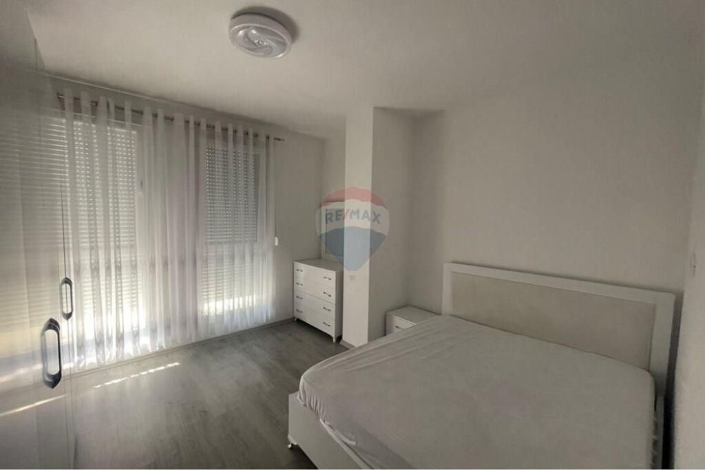Jepet me qira apartament 1+1 tek Univers City
