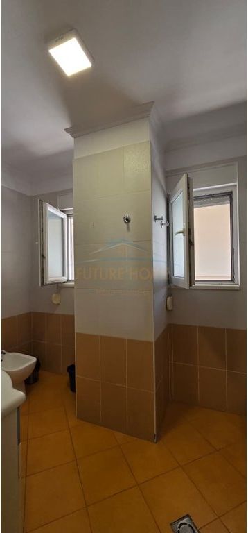 Qera, Apartament 1+1, ish Parku i Autobuzave, Tiranë