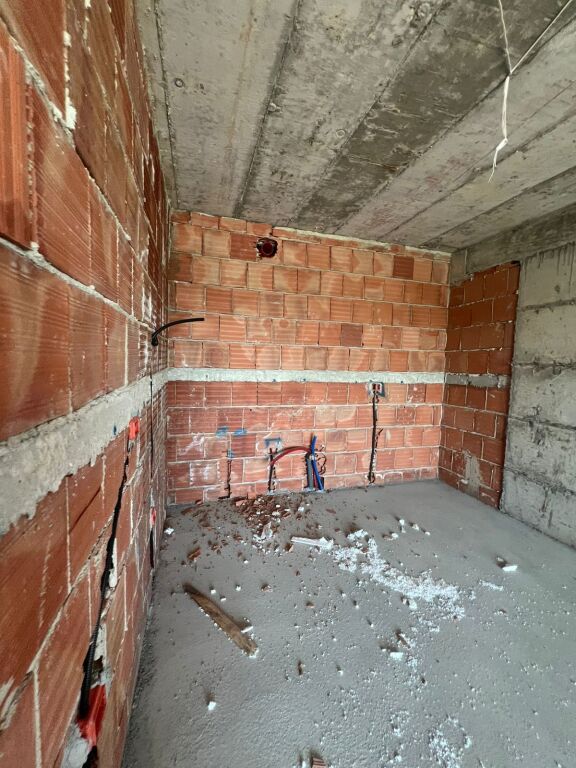 OKAZION APARTAMENT NE SHITJE 2+1+2 RRETHI KLANIT PORCELAN