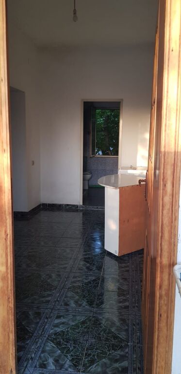 Me qira kati i dytë i një shtëpie private