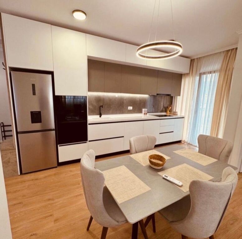 Apartament 2+1 per qira tek Colosseo tek Rruga e Durresit.