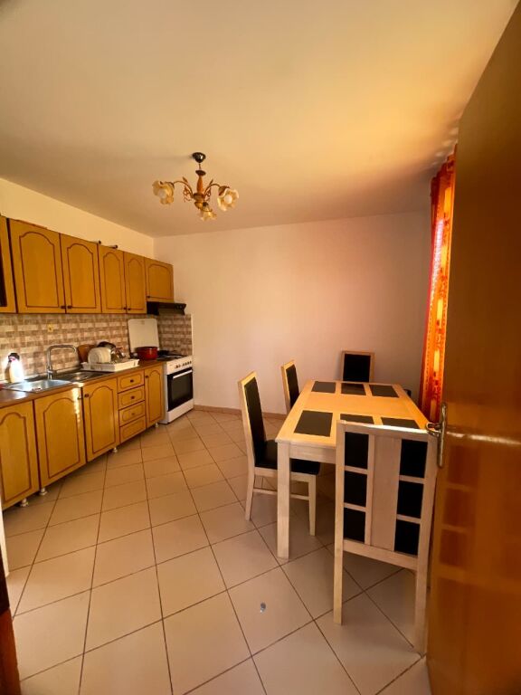 JEPET ME QERA APARTAMENT 2+1, LAGJA 10, DURRËS