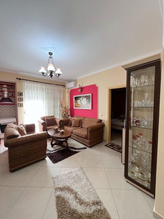 🌊 Appartamento 1+1 in affitto a lungo termine – Lungomare, Vlora