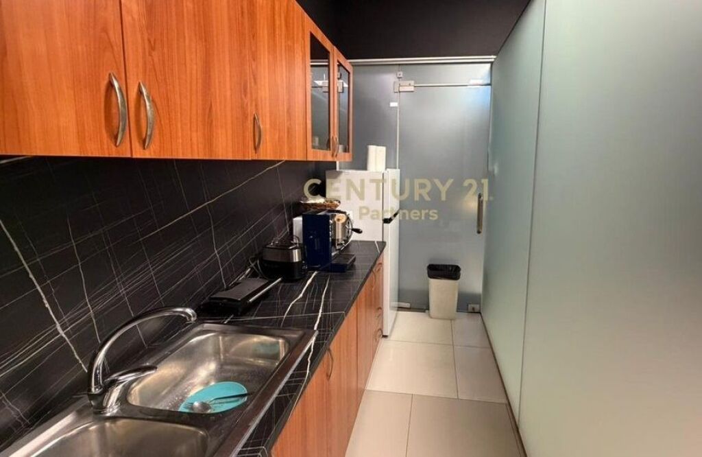 Office for rent  Parking spaces opposite Delijorgjit