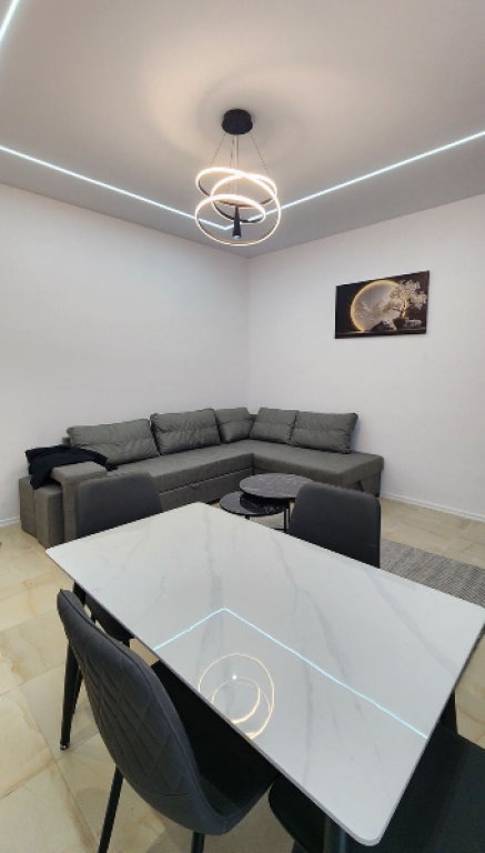 AFFITTASI APPARTAMENTO 1+1 – Kodra e Diellit (vicino a ex Eleonora)
