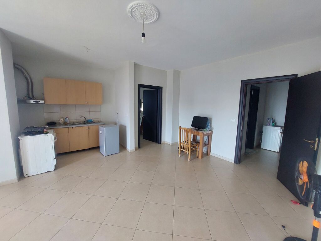Shitet apartament 1+1 e modifikuar ne 2+1 - Durres