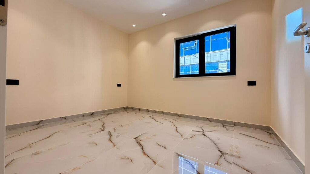 Ambjent zyrash me qira pranë Fakultetit Ekonomik