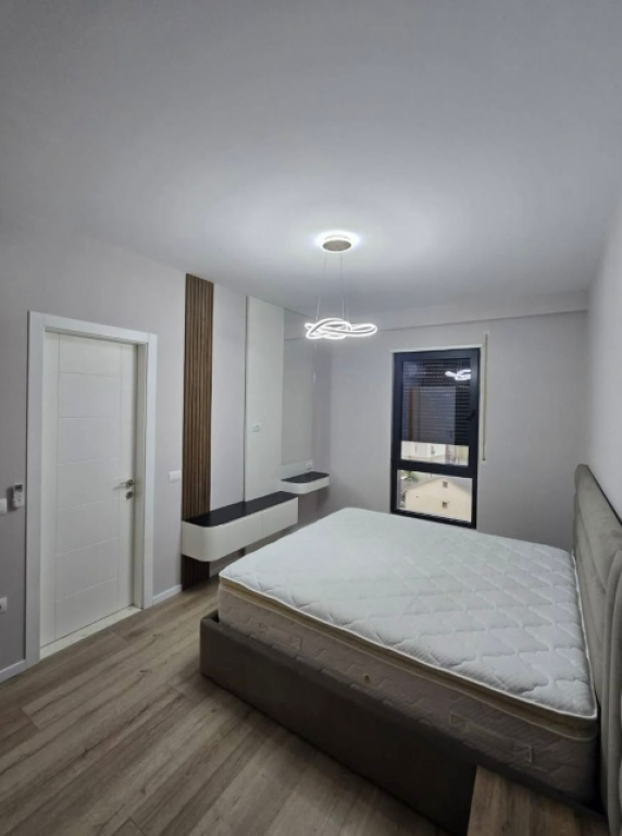 SHITET APARTAMENT 2+1+2 + GARDEROBË – Rezidenca Erli, Kinostudio