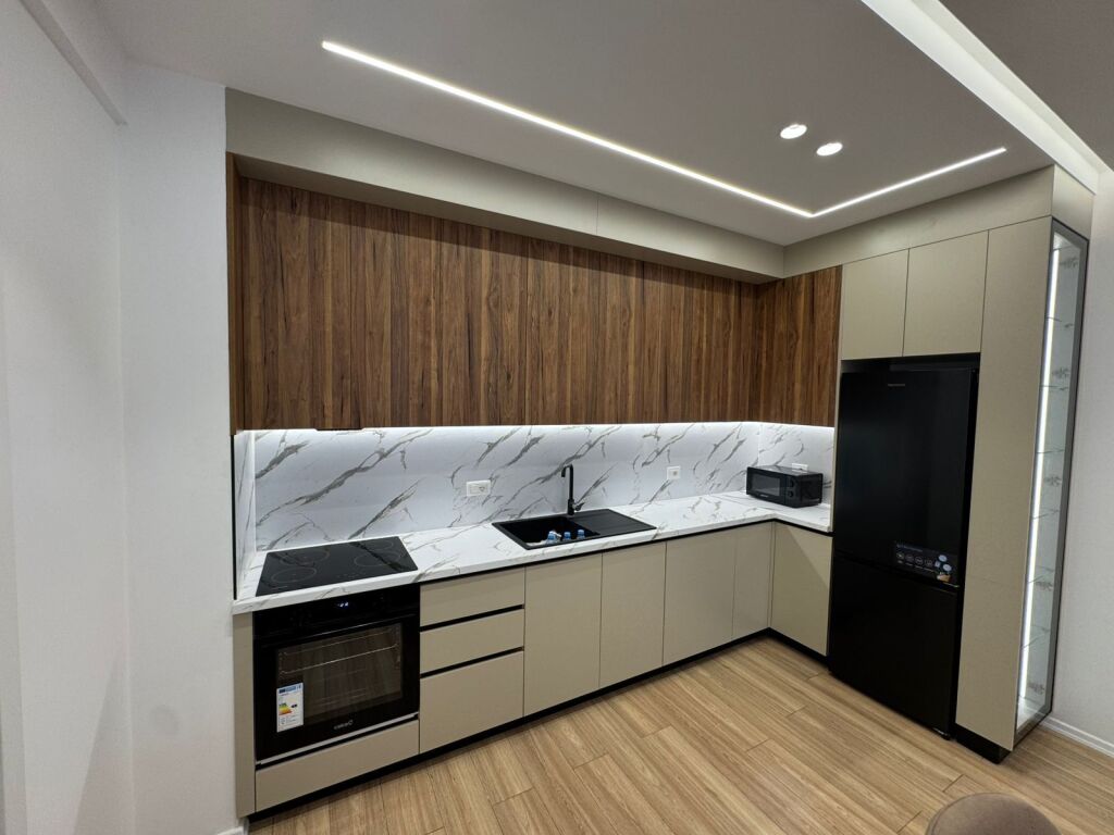 ✨For rent 2+1 apartment in Astir (Urban Gate Complex) Area: 110 m2+ balcony Natural lighting in all rooms, with open view from the boulevard Floor: 6 The apartment is newly furnished, with completely new furniture and appliances, ready for immediate occupancy. Optional parking space on floor -1 • Very favorable location, in one of the most preferred complexes in the Astir area  Price: • 73,000 Lek/month (without parking space) • 80,000 Lek/month (with parking space)