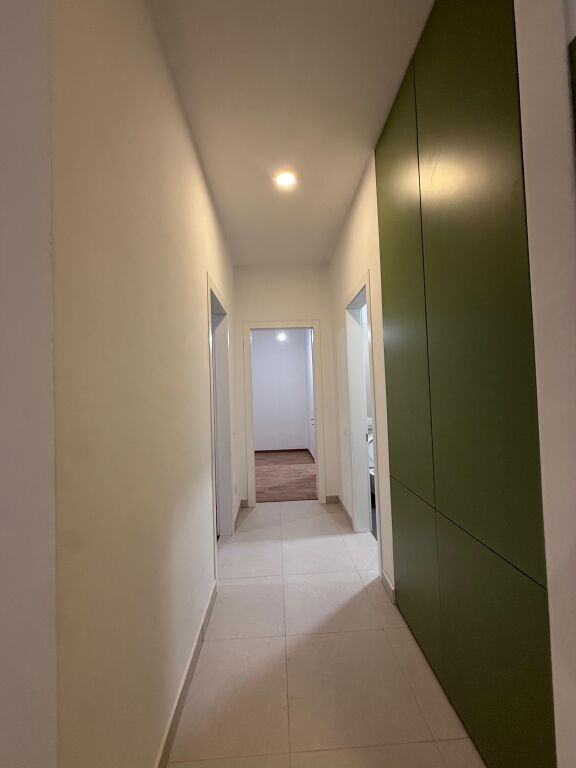 Jepet Ambient 2+1 me qera për zyra ose banim tek dilijorgji