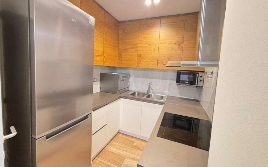 Appartamento 3+1 in affitto Centro . Con ascensore . Scuola rossa . Prezzo occasione