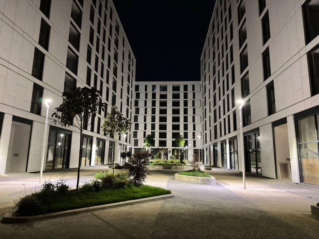 Shitet apartament 2+1 tek Akses Tirana